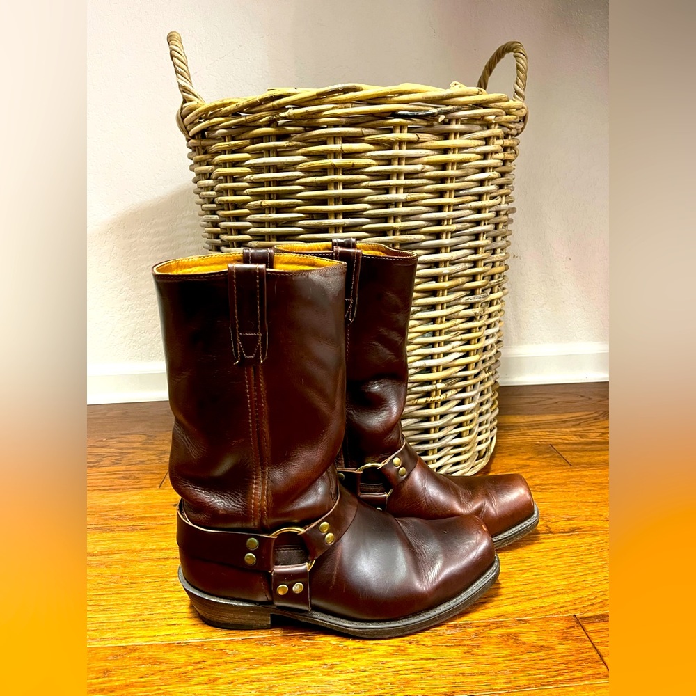 Men’s Orvis engineer harness boots made in USA